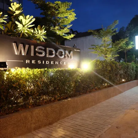 Wisdom Residence Отели рядом с достопримечательностью «Princess Maha Chakri Sirindhorn Natural History Museum»