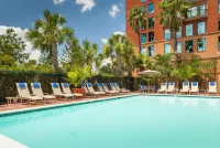 Marriott Savannah Riverfront - Swimmingpools