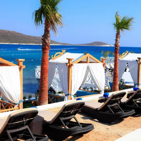 Design Plus Seya Beach Hotel