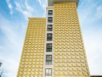 Lux Boutique Hotel Отели рядом с достопримечательностью «Торговый центр Central Plaza WestGate»