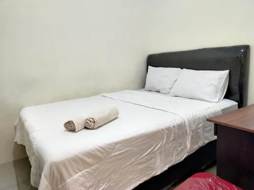 RedDoorz Syariah @ Danesti Homestay Near Bandara Sultan Hasanuddin