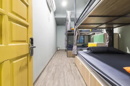 Hanoi EcoStay 2 Hostel Отели рядом с достопримечательностью «Thang Long Water Puppet Theatre»