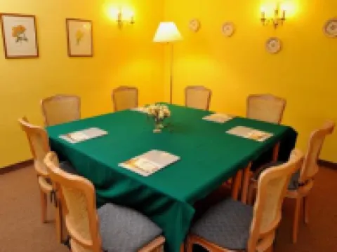 グランデ アルベルゴ クアトロ スタジオーニ リエーティのホテル