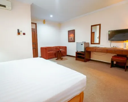 The Priangan Hotel I Yos Sudarso チアミスのホテル