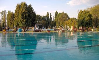Hotel Aqua - Housity