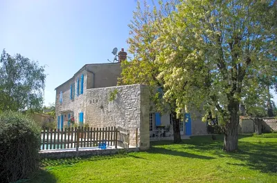 Logis Saint Léonard فنادق في Virson