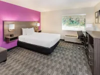 La Quinta Inn & Suites by Wyndham Houston Southwest Các khách sạn gần Trung tâm mua sắm Plazamericas Mall