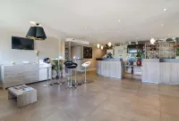 Kyriad Lyon Est - Saint Bonnet de Mure Hotel a Saint-Laurent-de-Mure