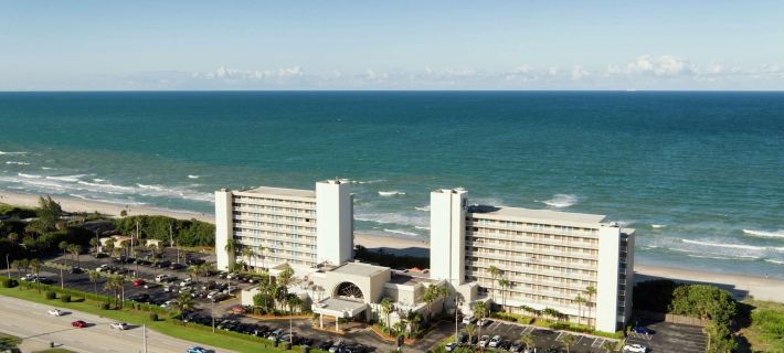 DoubleTree Suites by Hilton Melbourne Beach Oceanfront Hotels in Brevard County