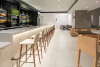 福勒教堂錦綉花園萬豪酒店 - 酒吧