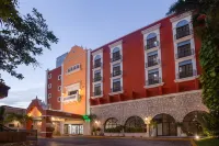 Holiday Inn Merida Отели рядом с достопримечательностью «Casa Museo Montes Molina»