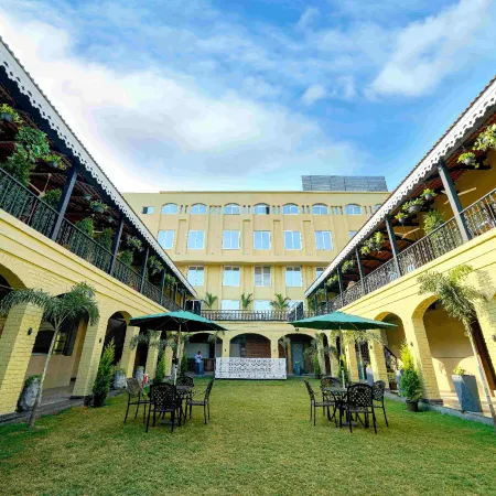 Hotel Town Palace