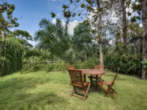 The Grand Bakas Jungle Retreat Villa スマラプラ宮殿周辺のホテル