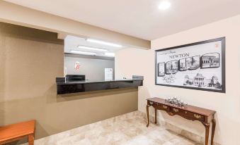 Super 8 by Wyndham Newton