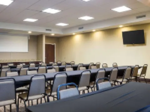 Comfort Suites Hotels in Minot