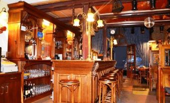 Hotel "Zur Sonne" - Housity