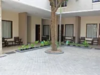 Hotel Cepu Indah 1 Hotels near STT Ronggolawe Cepu