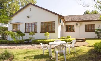 Lapologa Bed & Breakfast