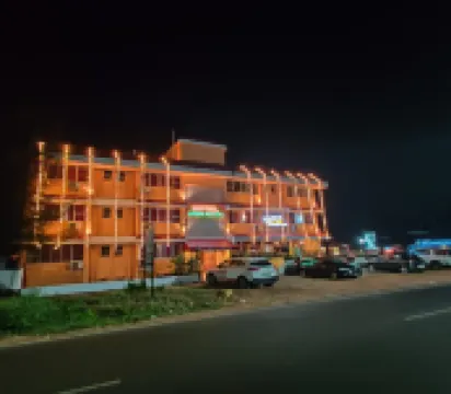 科爾瓦廣場飯店 住宿飯店