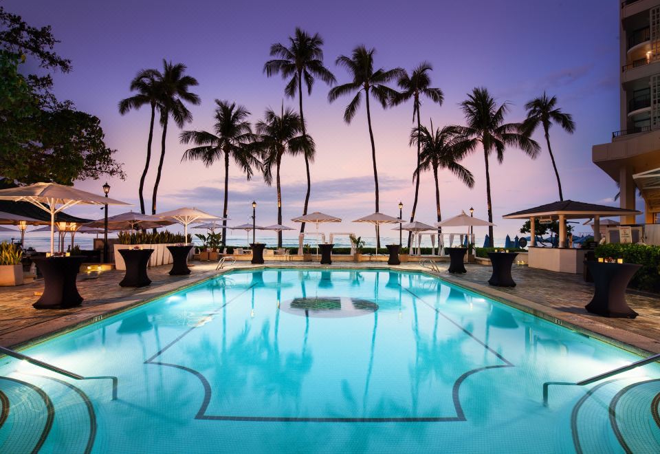 모아나 서프라이더의 클래식하고 아름다운 외관 사진입니다.