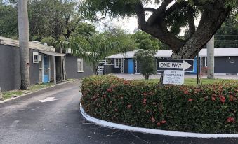 Bay Breeze Inn Bradenton Downtown - Housity