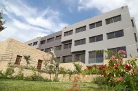 VU'z Hotel Hotels in Mestita