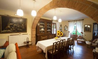 Panoramic Villa in Tuscany Rolling Hill, Well Connected, Everyday New Journey to