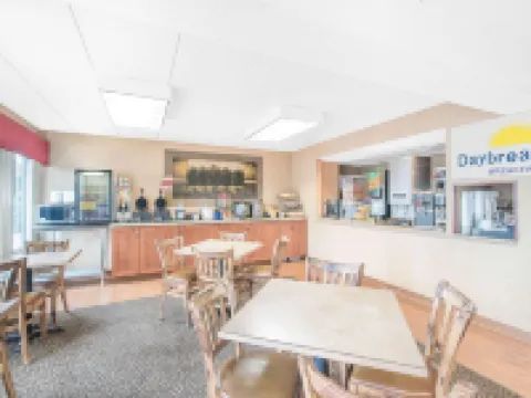 Days Inn & Suites by Wyndham Duluth by the Mall Hotels in Duluth