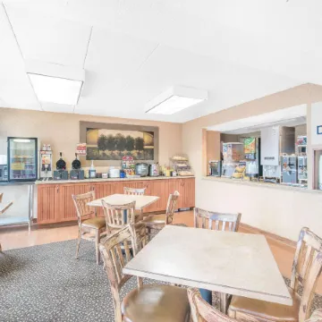 Days Inn & Suites by Wyndham Duluth by the Mall