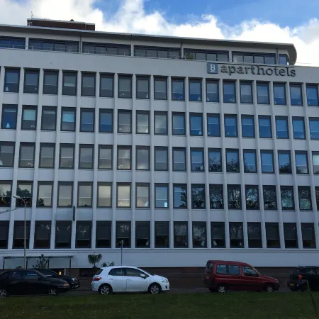 B-aparthotel Kennedy Отели рядом с достопримечательностью «Центральное бюро планирования Нидерландов»