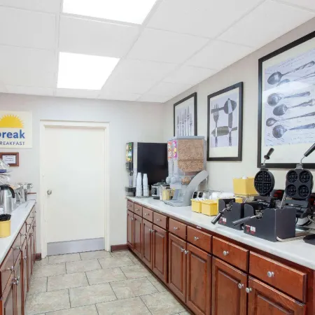 Days Inn by Wyndham Statesboro