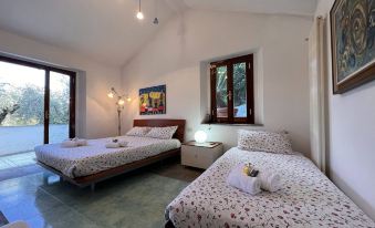 Villa Renetta with Swimming Pool and Jacuzzi and Parking