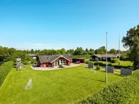 "Thorgot" - 400m from the Sea Hotels near Galleri Eje hos Katherine & Thomas Eje