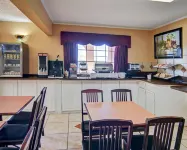 Super 8 by Wyndham Decatur Texas - breakfast