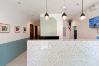 Beds & Friends Hostel Mactan with Pool and Bar