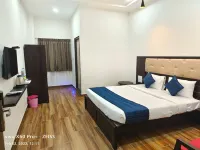 The Lake View Hotel and Restaurant فنادق في Nellore