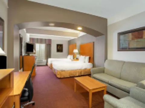 La Quinta Inn & Suites by Wyndham Norfolk Hotels in Norfolk