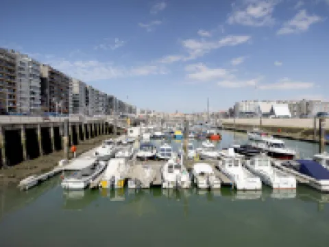 Amuzee with Parking & Lateral Sea View