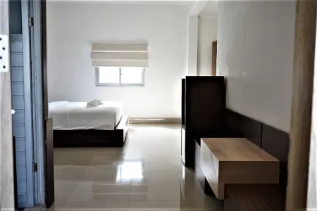 Palopo Beach Hotel Отели в г. Mungkajang