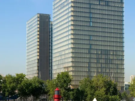 Hôtel Mercure Paris Ivry Quai de Seine Отели рядом со станцией Ivry-sur-Seine railway station