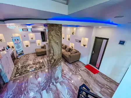 Grand Gelatik Hotel Karawang Отели рядом с достопримечательностью «Masjid Baiturrohim Pindo Deli 2»