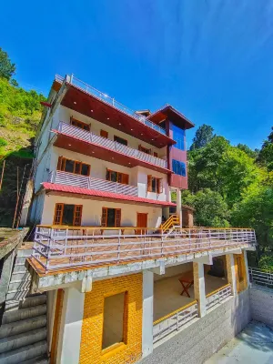 Hotel Heaven Hills Hotel berhampiran Nomadic Dalhousie