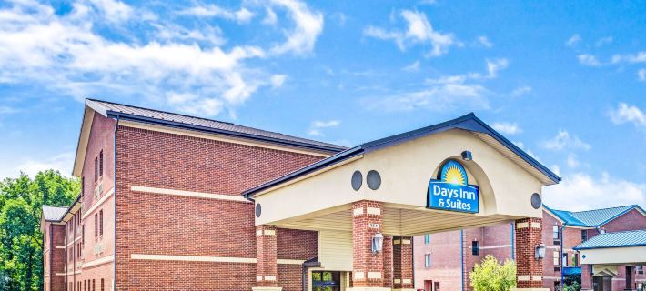 Days Inn & Suites by Wyndham Jeffersonville IN Hotels in Clark County
