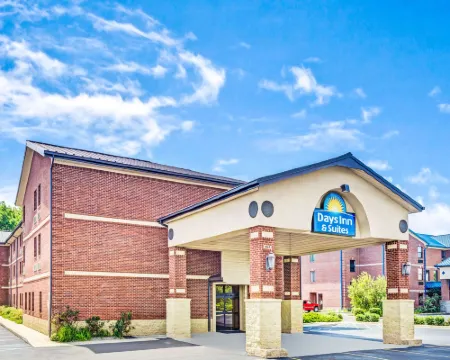 Days Inn & Suites by Wyndham Jeffersonville IN Hotels in Clark County