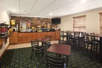 Days Inn & Suites by Wyndham Commerce Hotels in Commerce