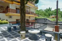 RedDoorz Plus Near Taman Rekreasi Selecta 2 Hotels in Bumiaji