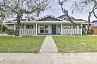 Patio and Grill Spacious Gem Near Gulf Coast!