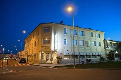 特里亞納霍斯佩迪姆飯店 卡塞雷斯住宿飯店