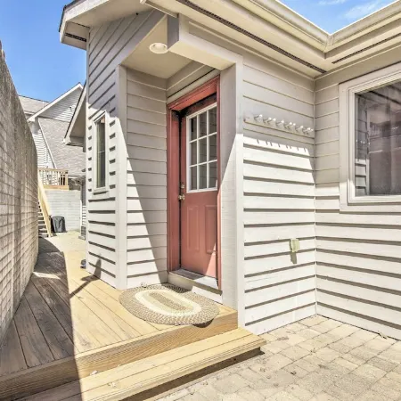 Deep Creek Lake Townhome w/ Deck & Water Views