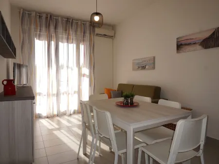 Lovely Flat with Balcony Отели в г. Каорле